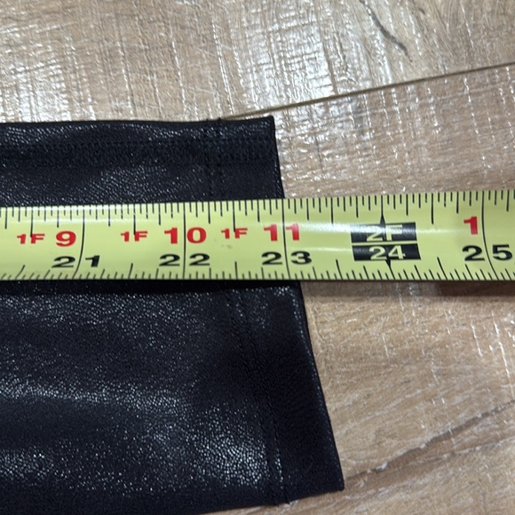 EUC Beyond Yoga Heather Rib Black Shine High Waisted Midi Legging Size XS - Picture 8 of 9